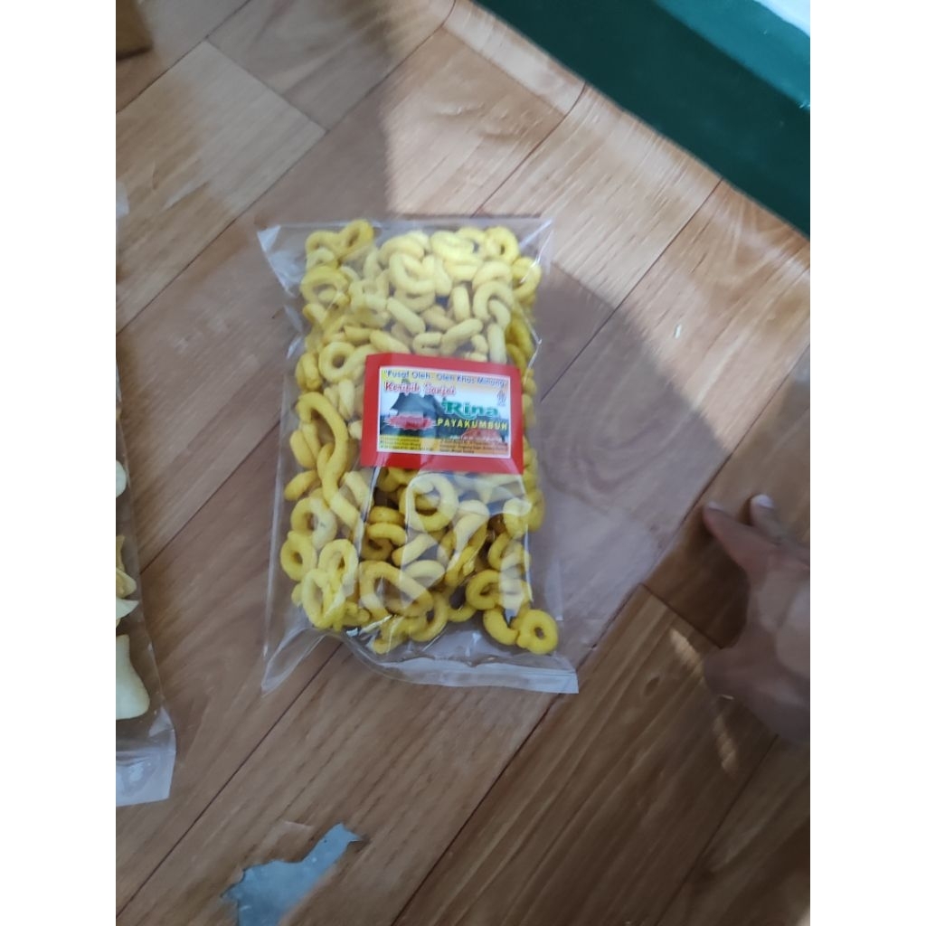 

keripik angka lapan khas minang