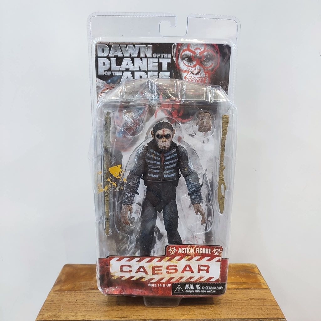Mainan Figure Dawn Planet of Apes koba loreng oleh Neca. Tinggi sekitar 7 inci,mainan ini terbuat da