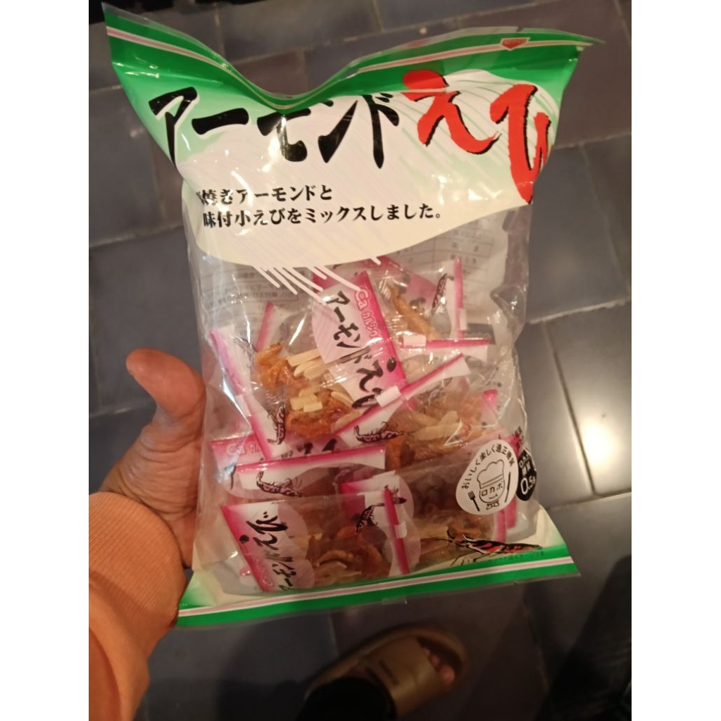 

izumiya seika almond ebi snacks 15x48gr