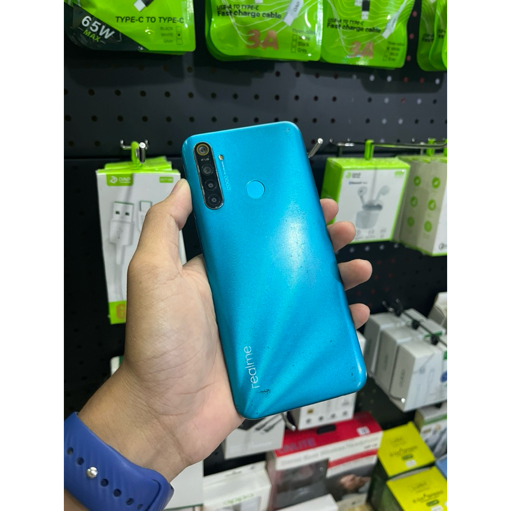 realme 5i ram 4/64 hp cas
