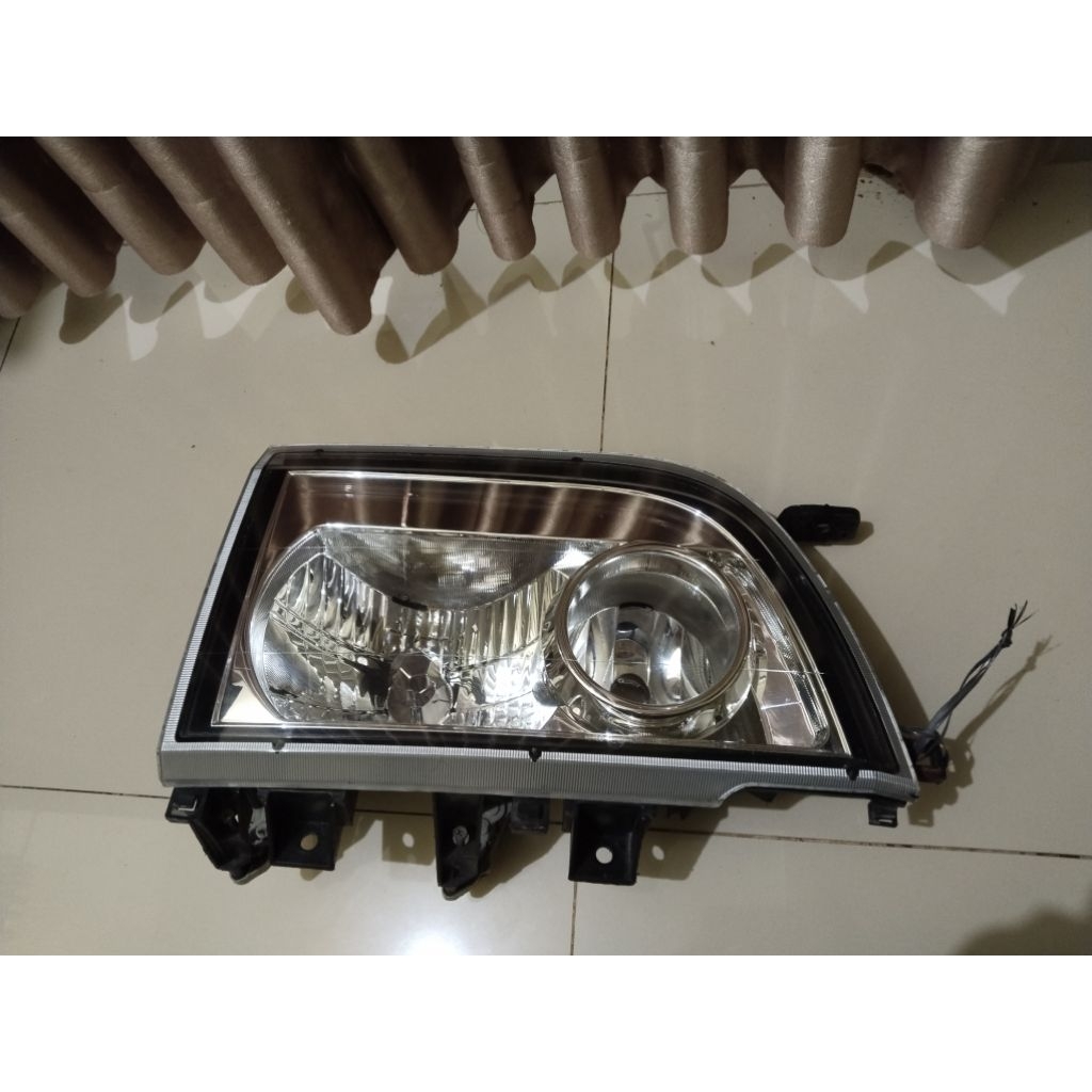 lampu depan headlamp Isuzu elf macan NKR ORIGINAL COPOTAN bagian KANAN