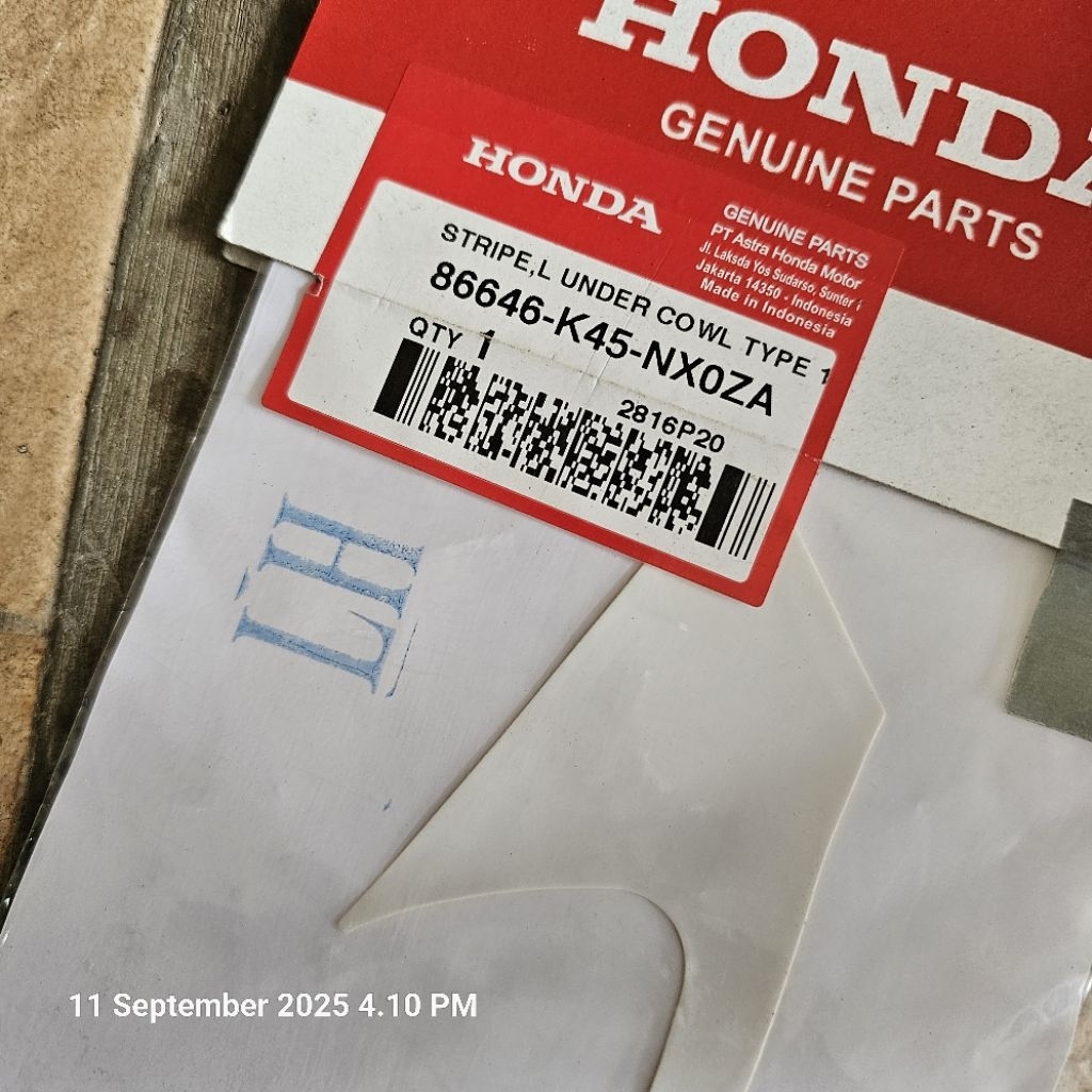 Stripe under Cowl type 1 CBR 150R 2021 . 86645/86646-K45-NX0ZA