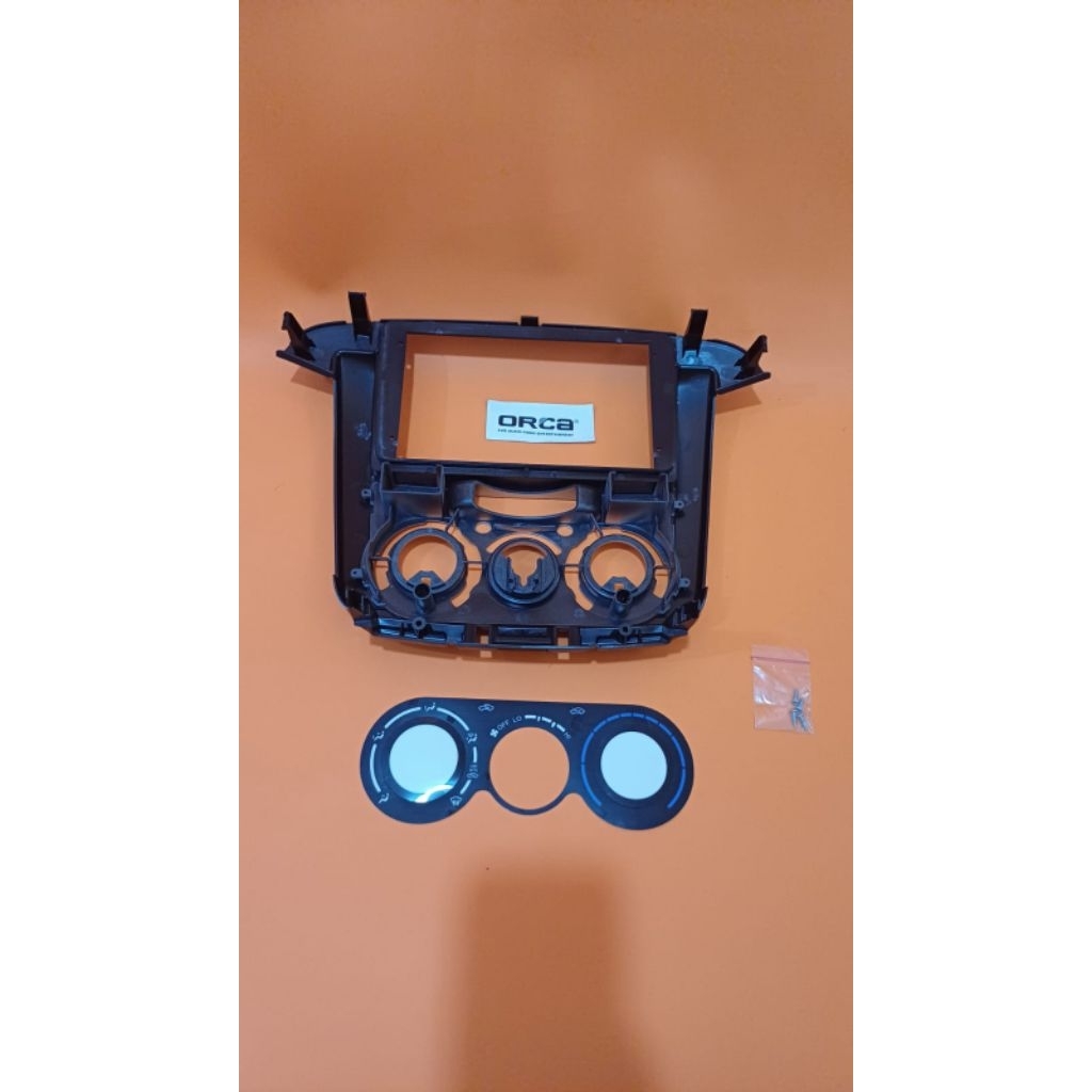 Frame head unit android 10 inch mobil toyota innova 2012-2015