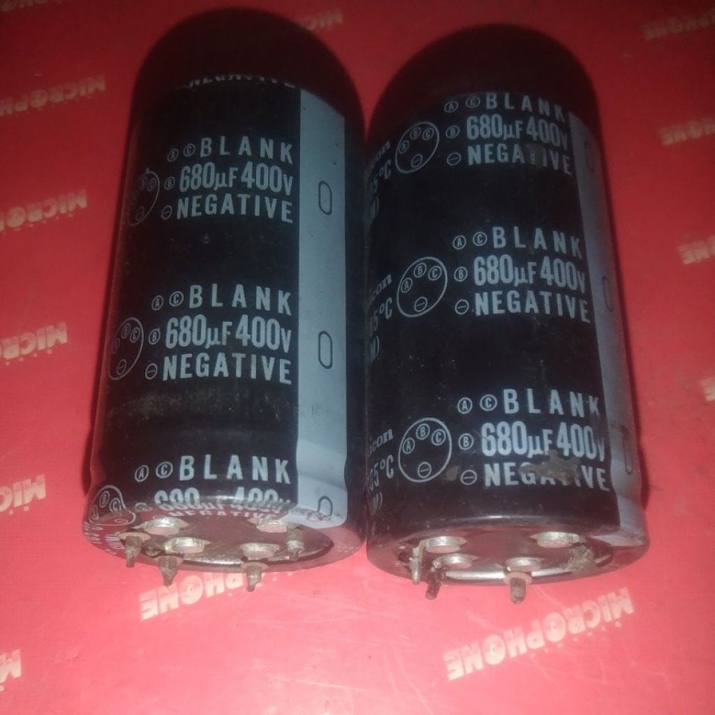 ELKU 400V 680UF T6CM D3.5CM