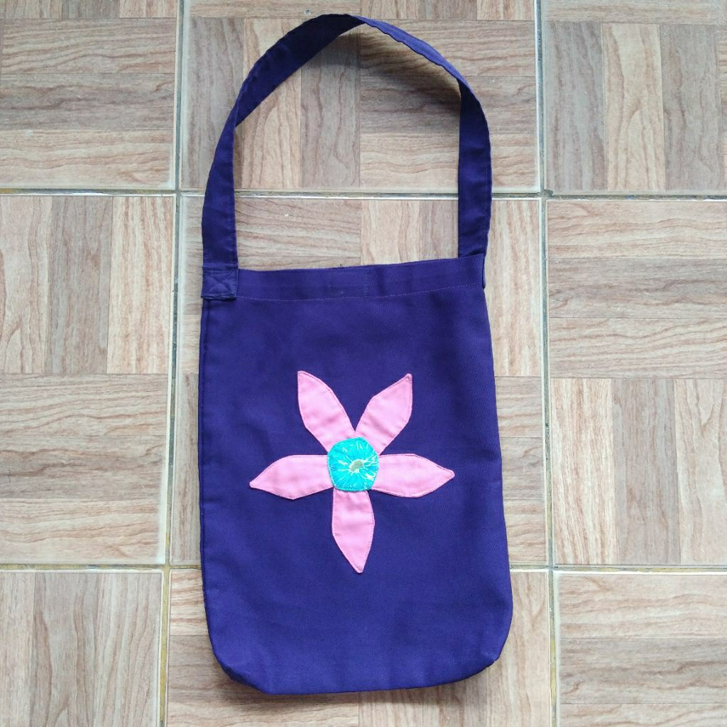 Preloved MR.DIY Totebag Motif Bunga Ungu
