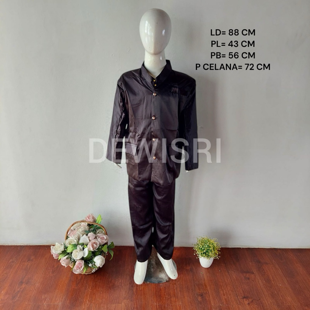 Beskap anak sunda dan celana hitam