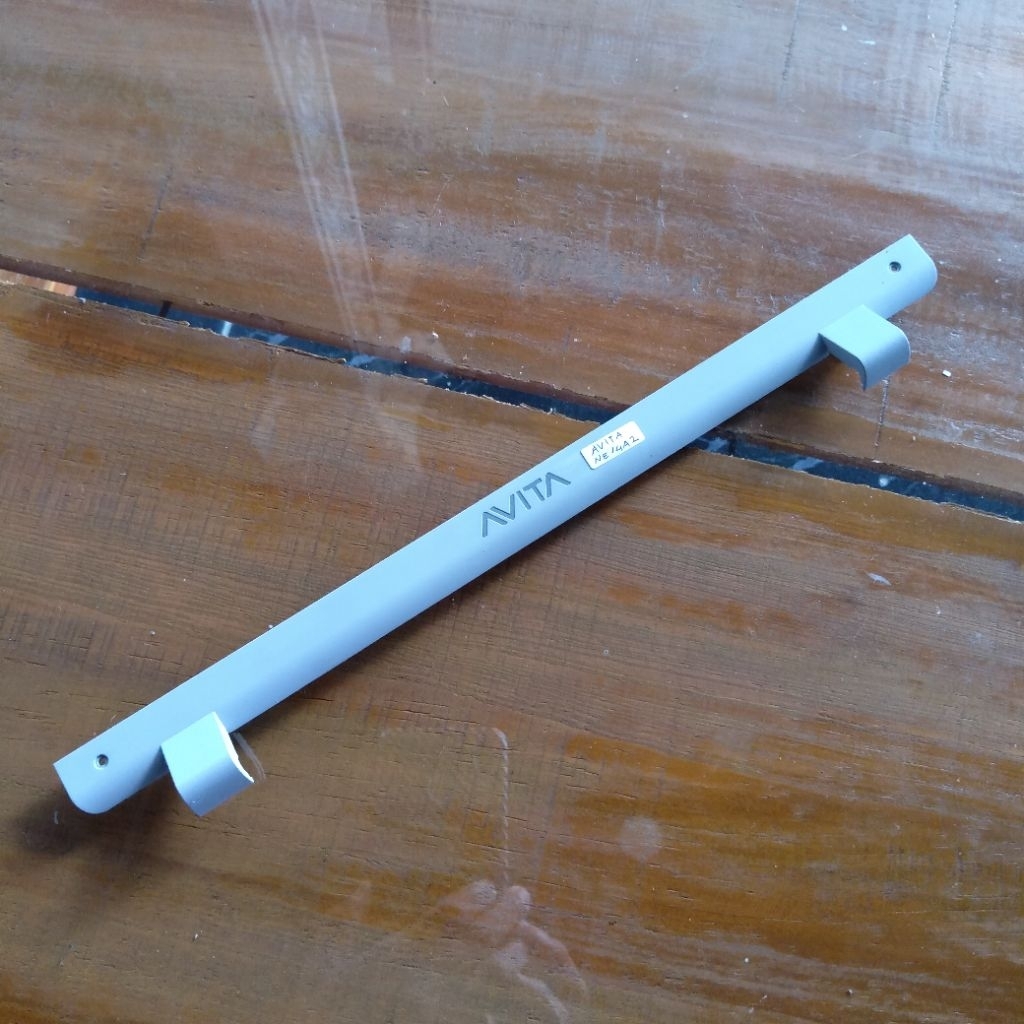 tutup engsel laptop avita ne14a2