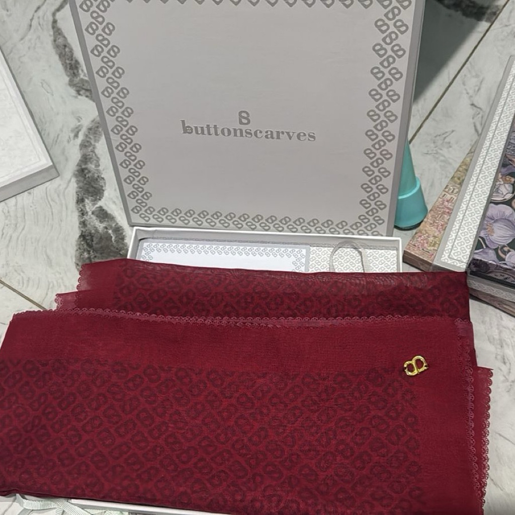 PRELOVED ButtonScarves