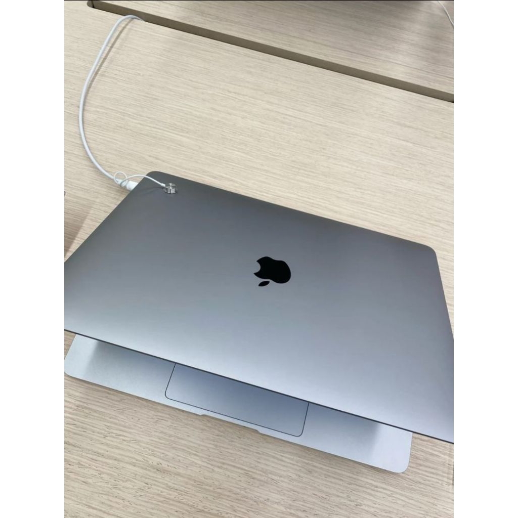 macbook pro 2022 m2 13inchi