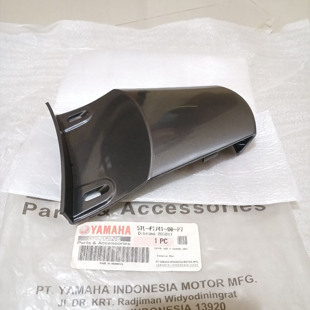 sambungan body/ped body/cover tail mio smile abu² original