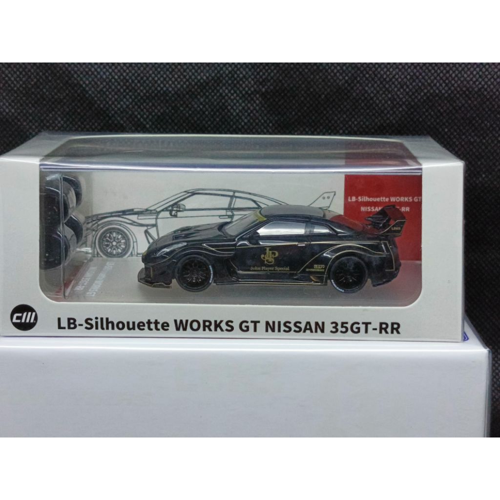 CM Model 1:64 LBWK Nissan Skyline R35 John Player Special JPS (segel/sealed)
