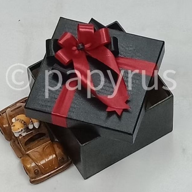 

PAPYRUS 15x15 Tinggi 8cm Kotak Kado Gift Box Hardbox Hampers Hadiah V1