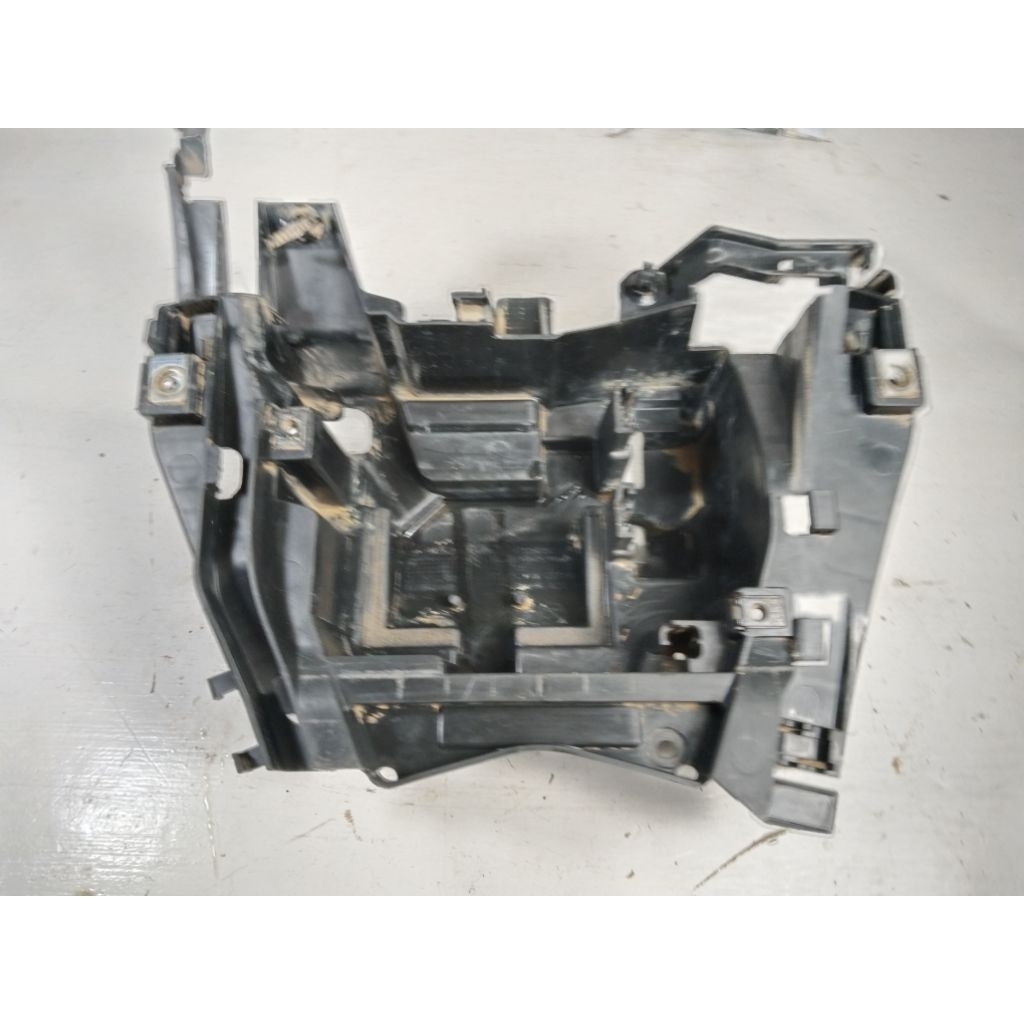 dudukan Aki honda beat Deluxe ori copotan motor