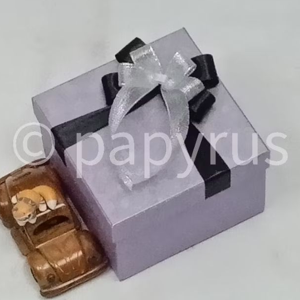

PAPYRUS 15x15 Tinggi 10cm Kotak Kado Gift Box Hardbox Hampers V3