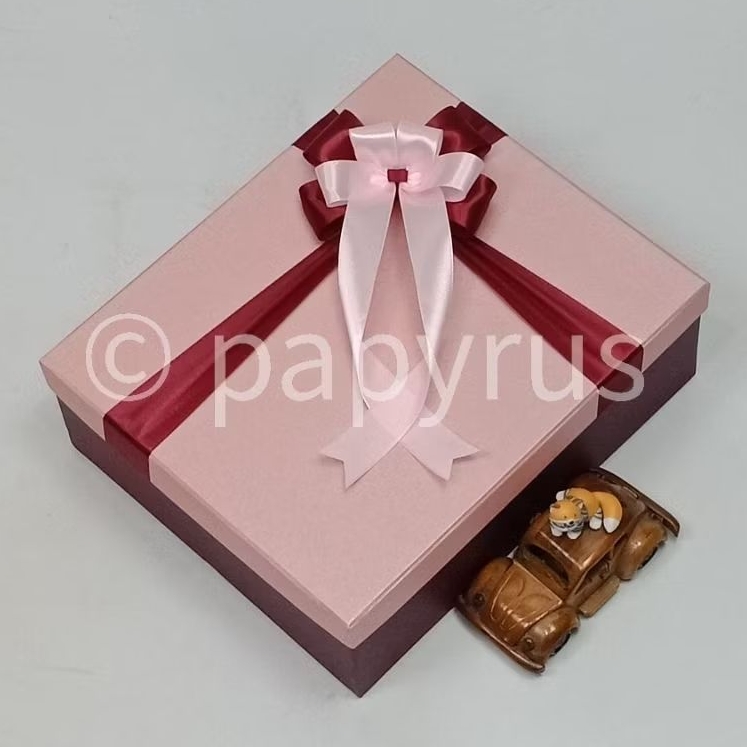 

PAPYRUS Kombinasi 25x30 Tinggi 10cm Kotak Kado Gift Box Hardbox Hampers V1