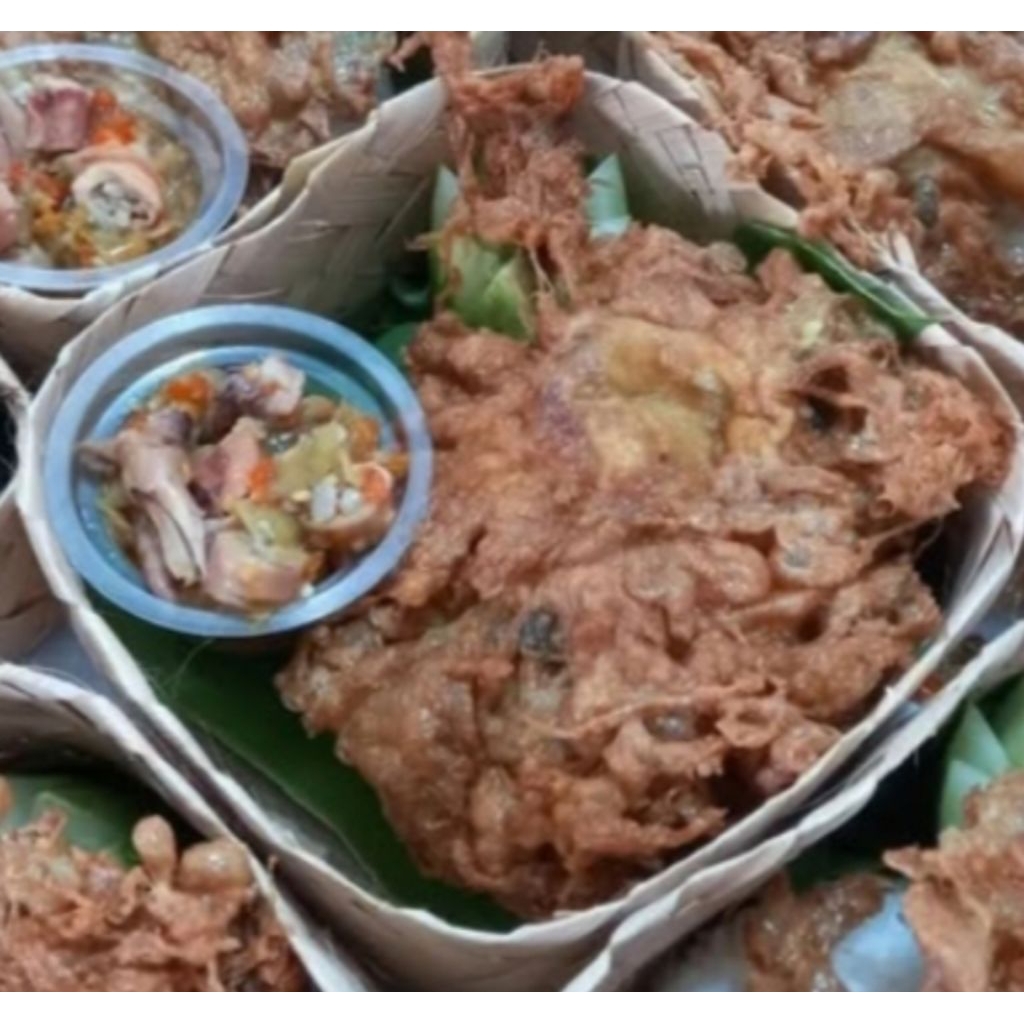 

Nasi telor sambel cumi asin besek