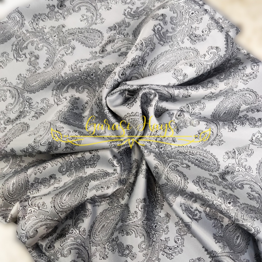 Kain Satin Silk Motif Paisley Keong Monochrome Silver Lebar 150 cm
