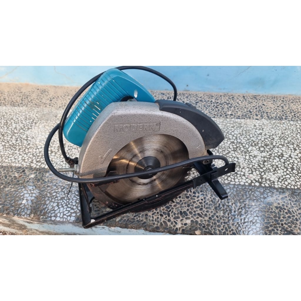 CIRCULAR SAW CIRCLE PEMOTONG KAYU GERGAJI KAYU MERK MODERN 700WATT M2600L LASER SECOND