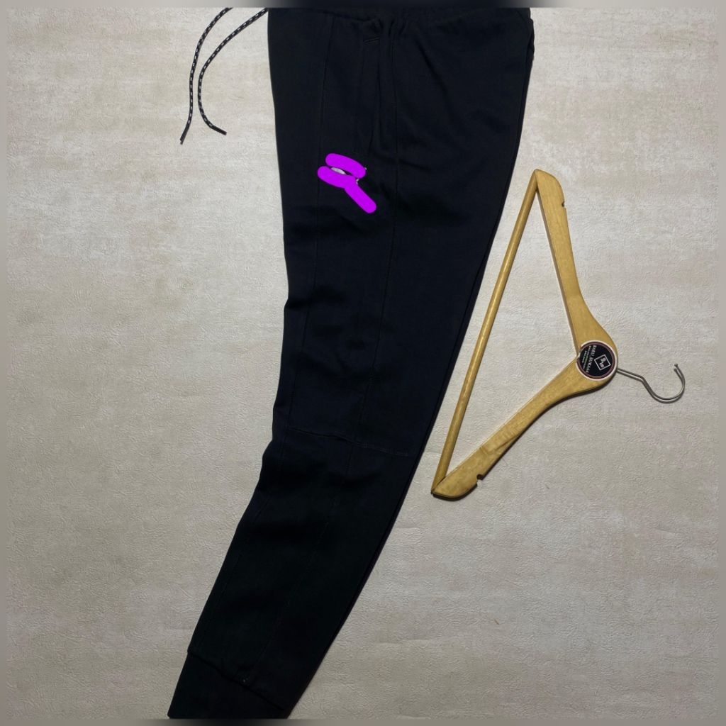 - MACAN LONCATJOGGER pants - harga : 100.000
- warna : hitam
- bahan : bebytery
- size :28-30
- LP:6