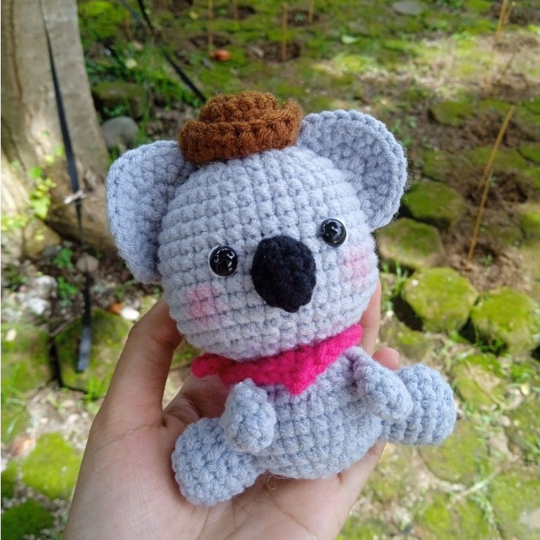 Boneka Rajut Amigurumi Koala Lucu Handmade Syal Pink