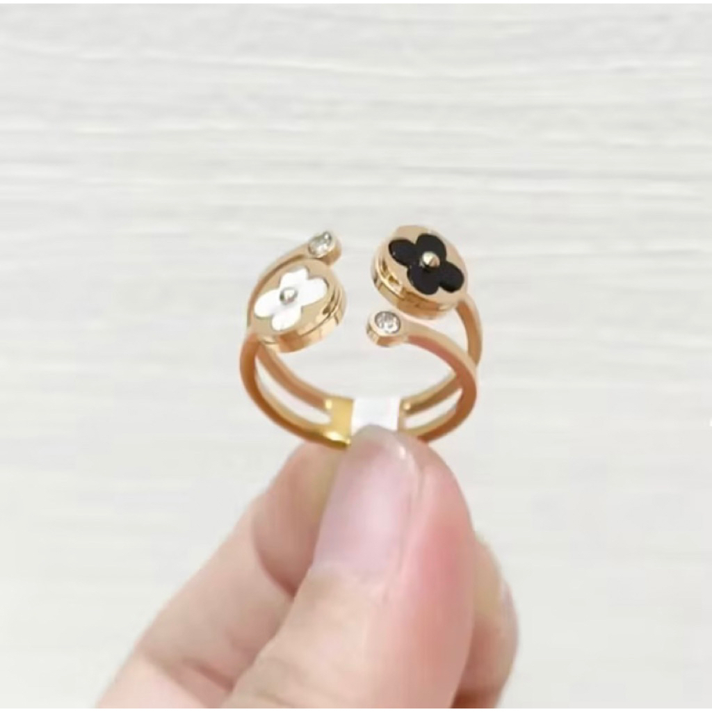 Cincin wanita Vc hitam putih warna realpict warna gold