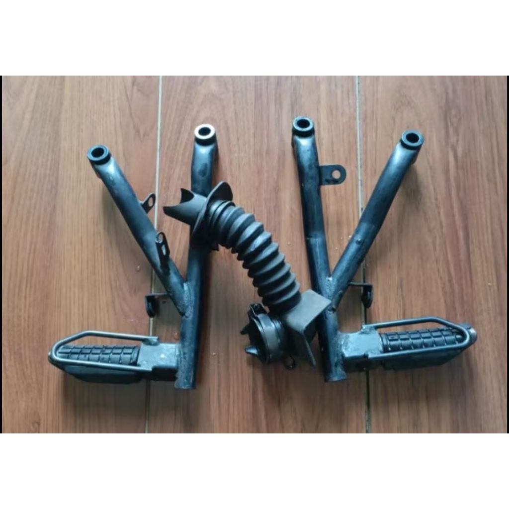 Postep footstep bostep belakang honda vario lama 110 / techno 110 karbu