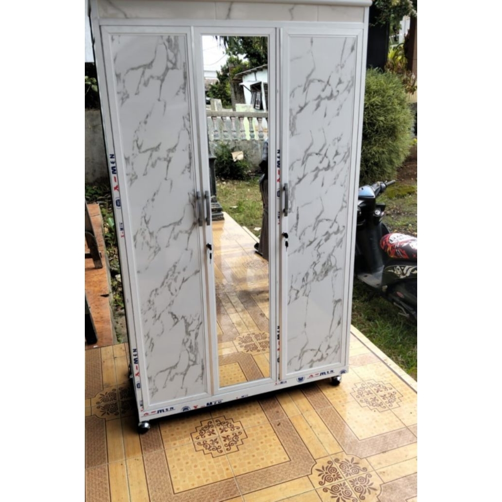 lemari pakaian almunium