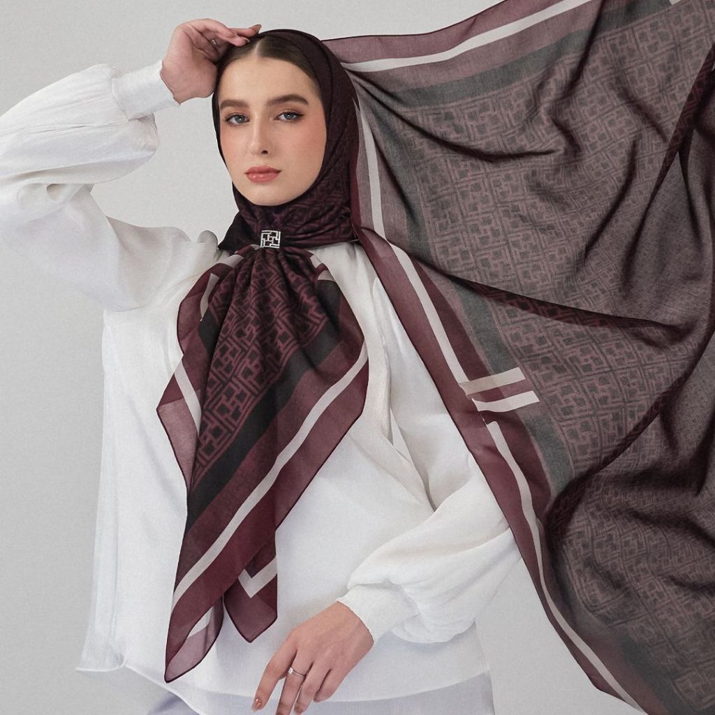 IVAN GUNAWAN PRIVE - Danica Maroon hijab segi empat by Ivan Gunawan best seller