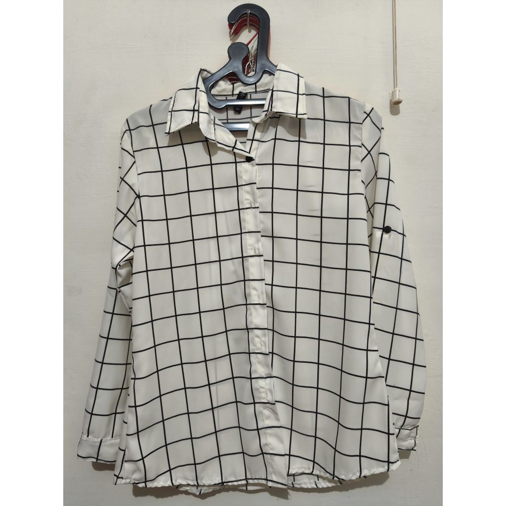 PRELOVED kemeja cewek kotak garis hitam putih murah meriah