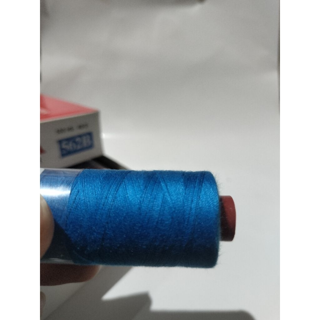 Benang extra warna biru