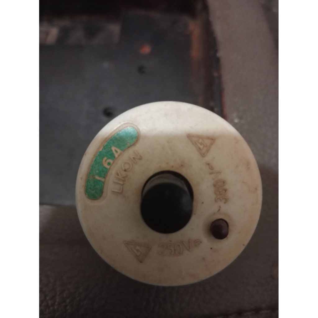 sekring likon listrik 16 amp normal bekas pakai