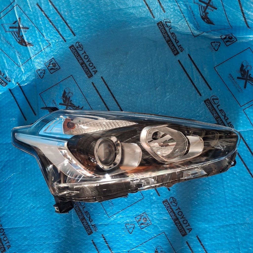 HEADLAMP LAMPU DEPAN MOBIL SIENTA V 2016 2017 2018 2019 ORIGINAL KANAN