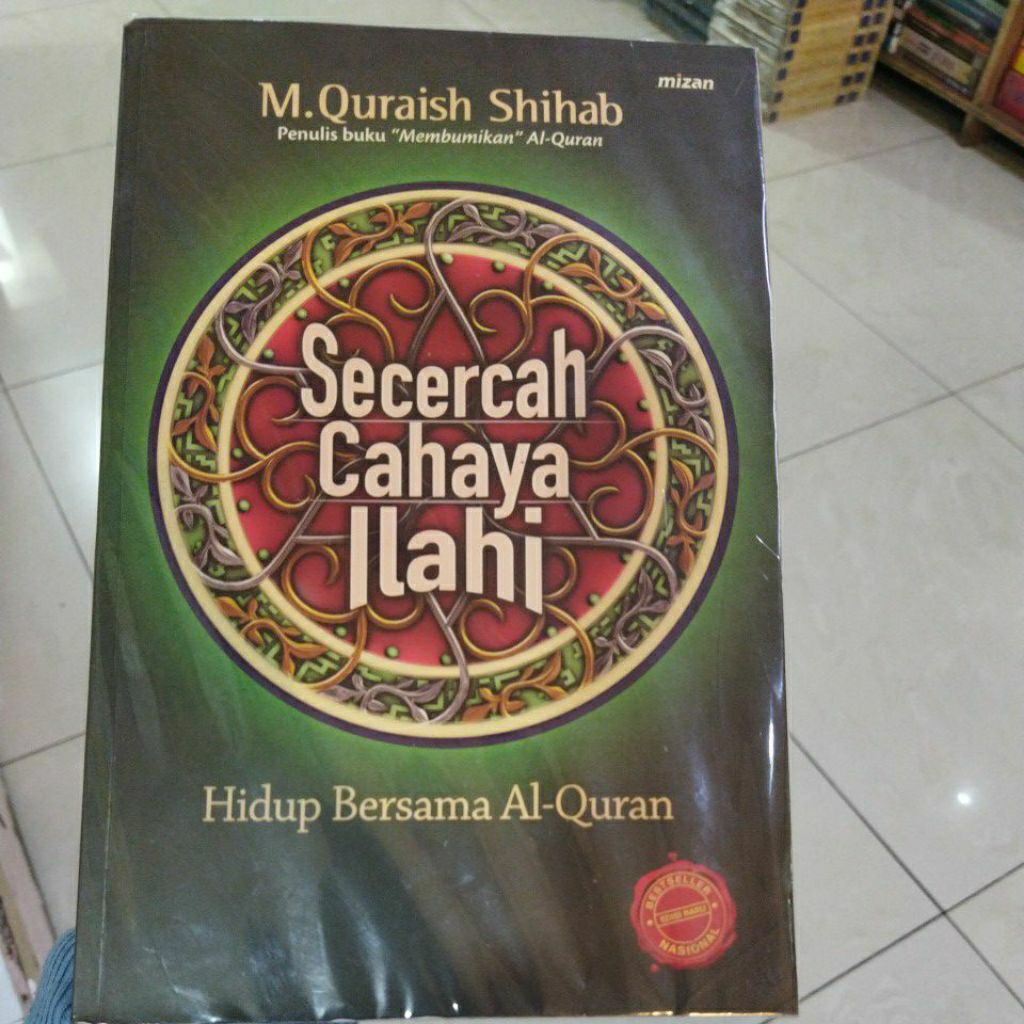 buku bekas Secercah Cahaya Ilahi Hidup Bersama Al-Quran buku original masih layak pakai by M.Quraish