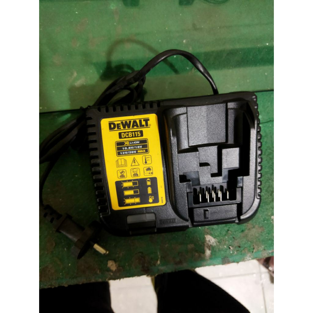 charger dewalt dcb1115 dewalt 20v 2Ah