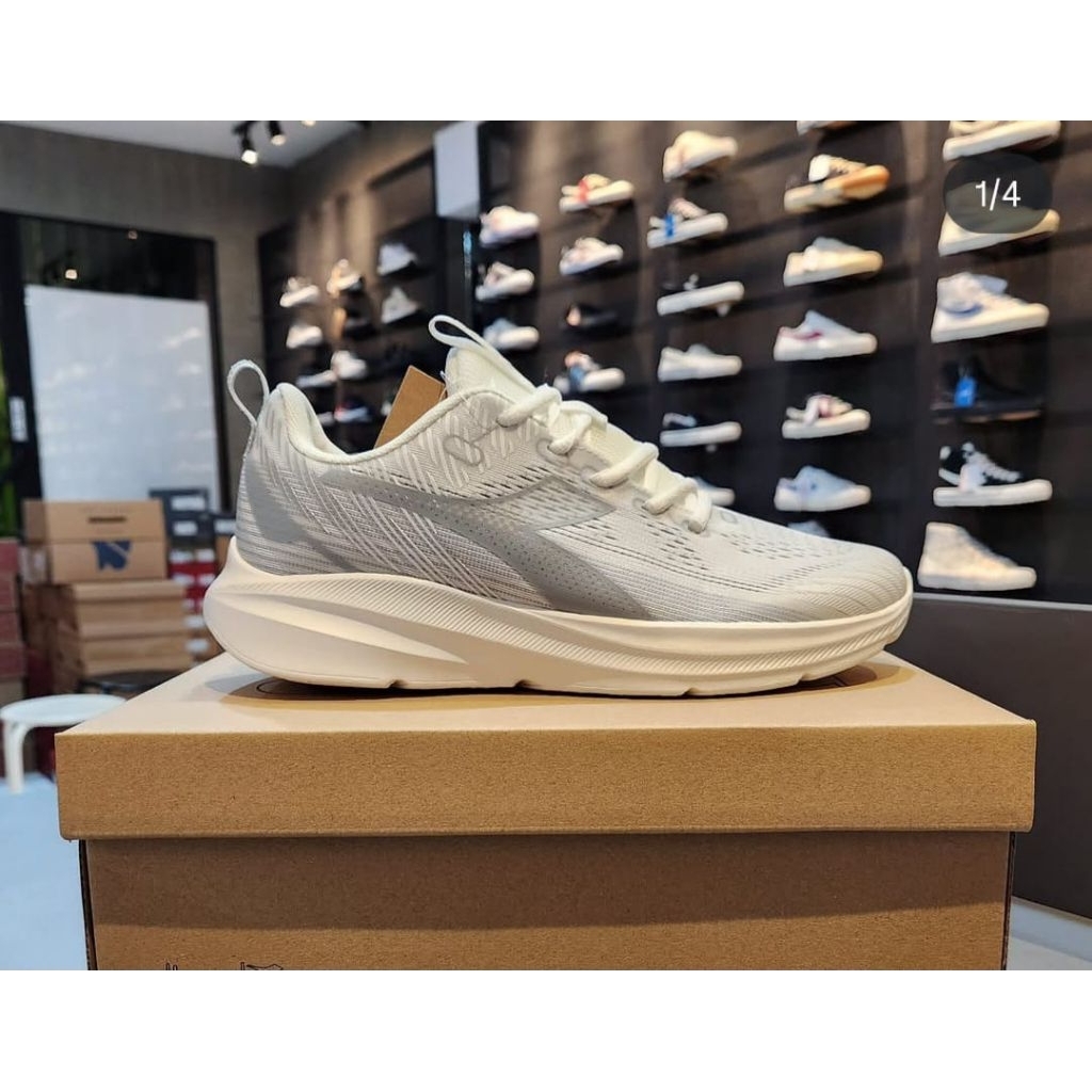 sepatu sport runing olahraga pria diadora moyra putih grey