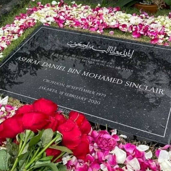 PAPAN NAMA NISAN MAKAM  UKIR MARMER GRANIT
