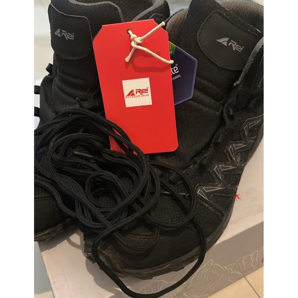 [Preloved] Sepatu hiking/Sepatu gunung