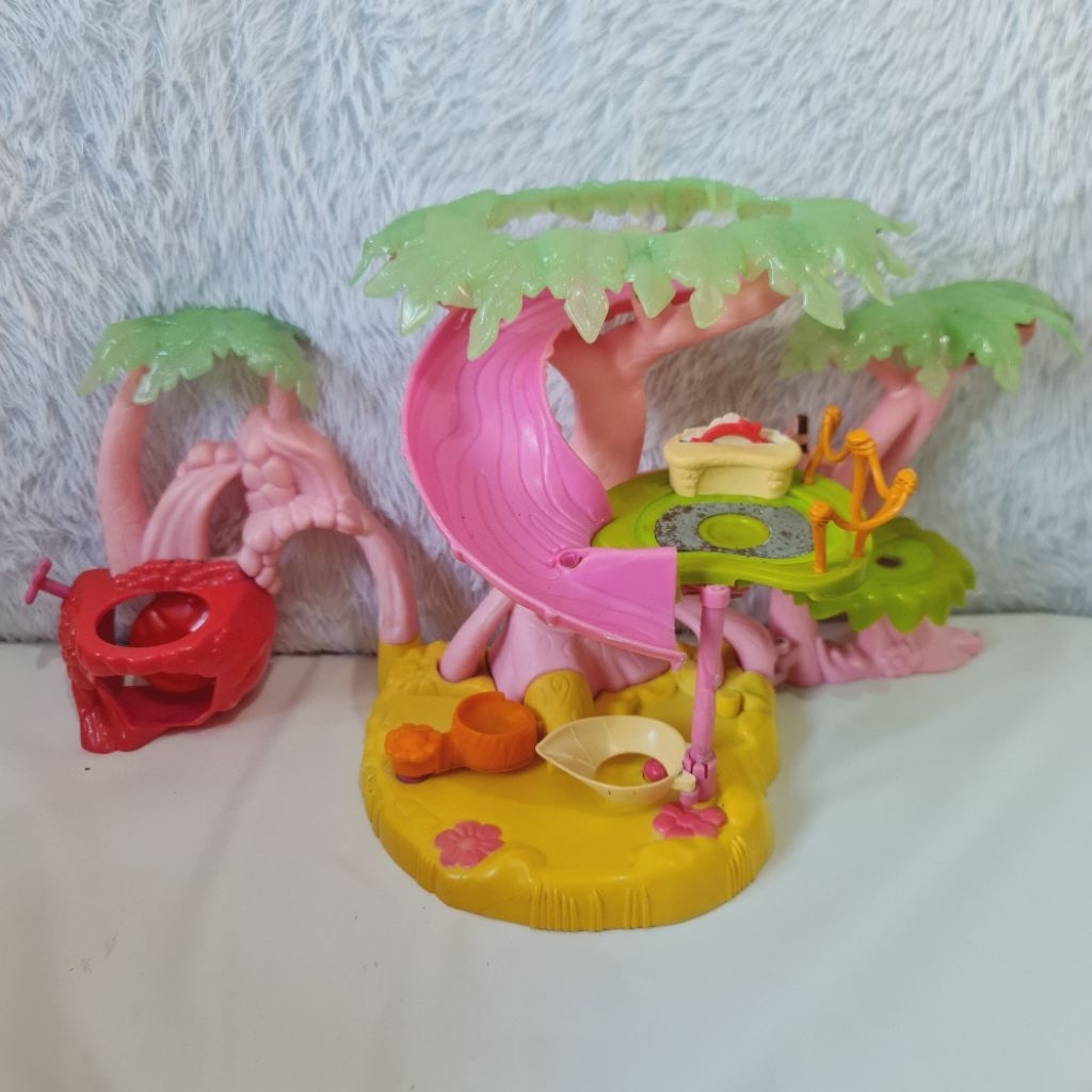 Diorama Rumah Pohon Brand Spin Master