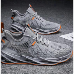 Sepatu sneakers santai pria Sepatu sneakers pria yang