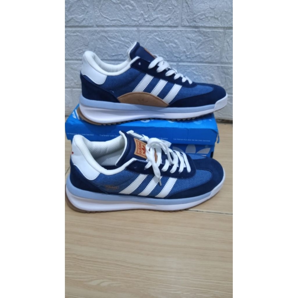 Sepatu Adidas SL 72