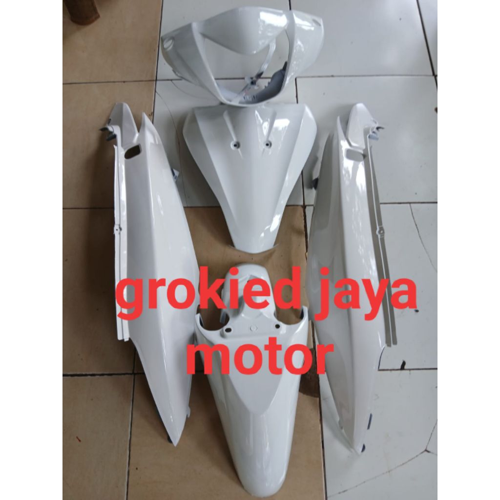 cover paketan body halus Honda spacy fi spacy karbu warna putih