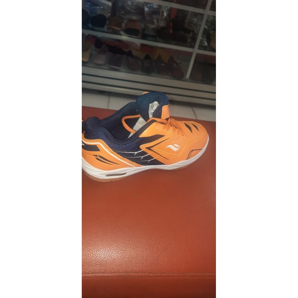 sepatu badminton DESLE