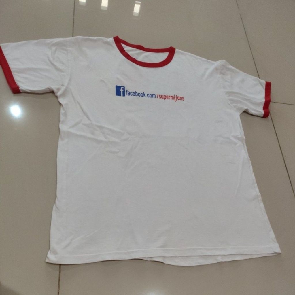 KAOS FACEBOOK PUTIH KATUN BAHAN ADEM MINUS ADA GARIS KUNING(TERLALU LAMA DISIMPAN)