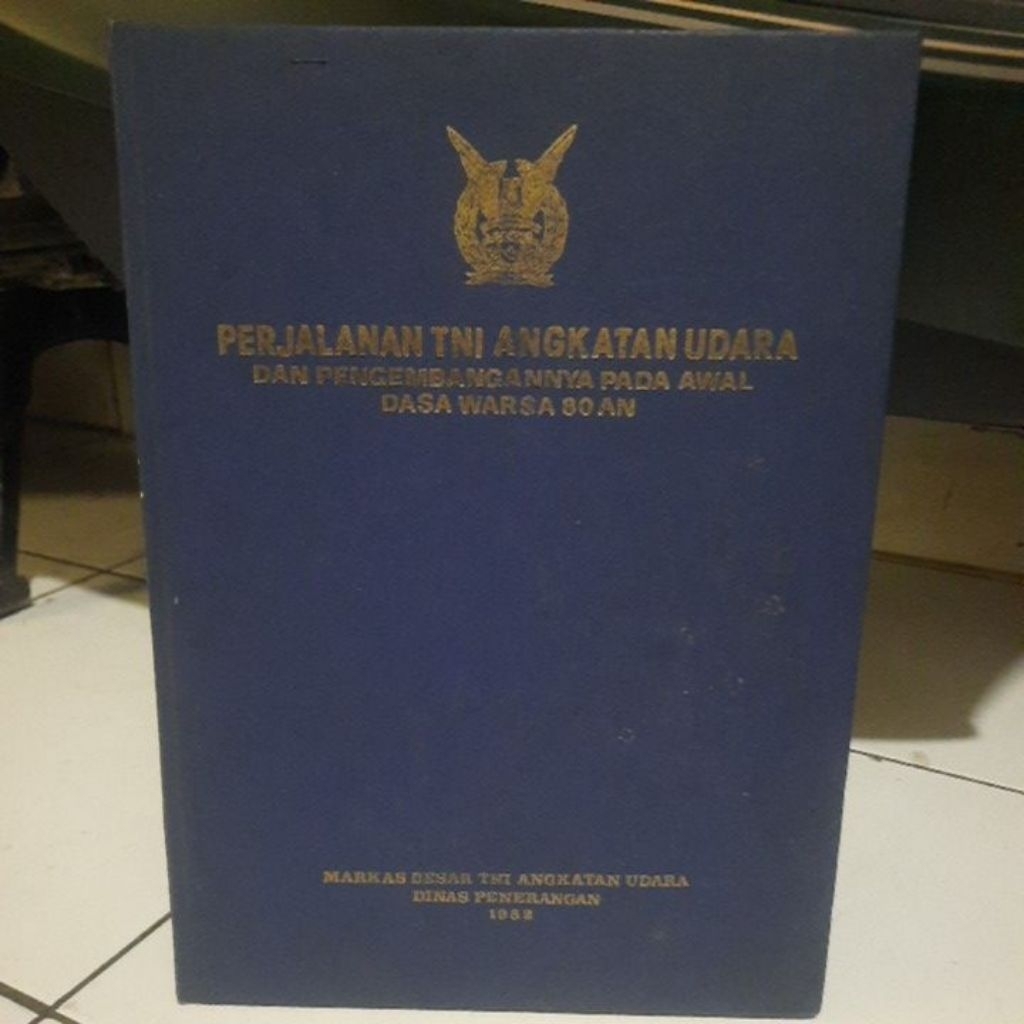 BUKU PERJALANAN TNI ANGKATAN UDARA DAN PENGEMBANGANNYA PADA AWAL DASA WARSA 80 AN - MANES TNI AU 198