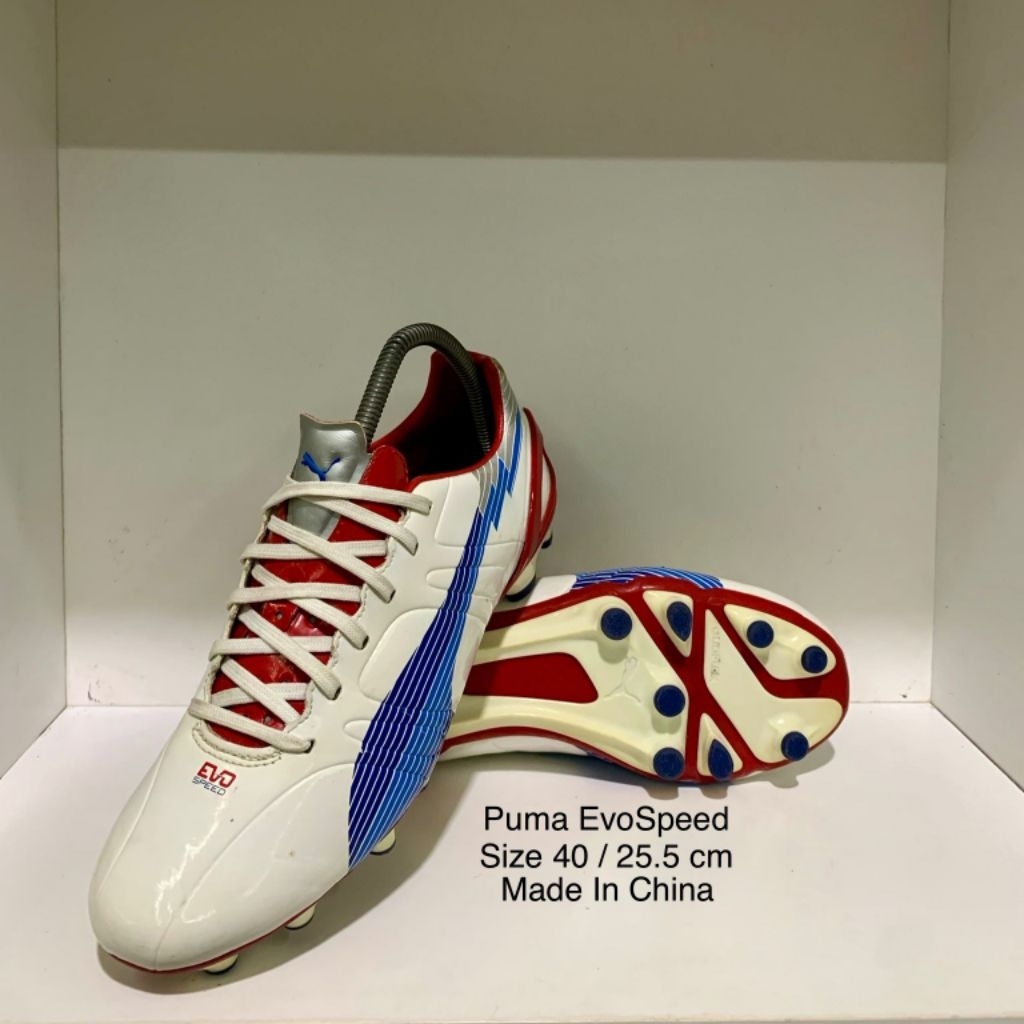 Sepatu Bola Puma EvoSpeed
