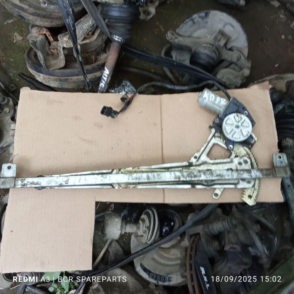 Regulator power window Mitshubishi Kuda depan kanan