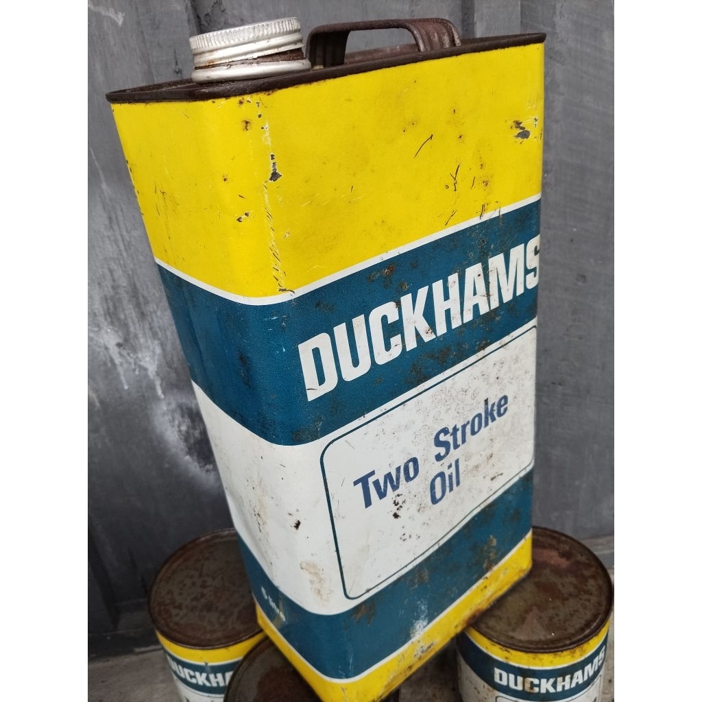 kaleng oli samping kaleng oli vintage jadul kaleng oli lawas kaleng oli 2T oli two stroke Duckhams D