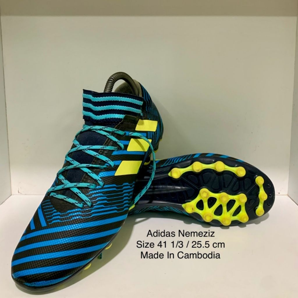 Sepatu Bola Adidas Nemeziz Preloved