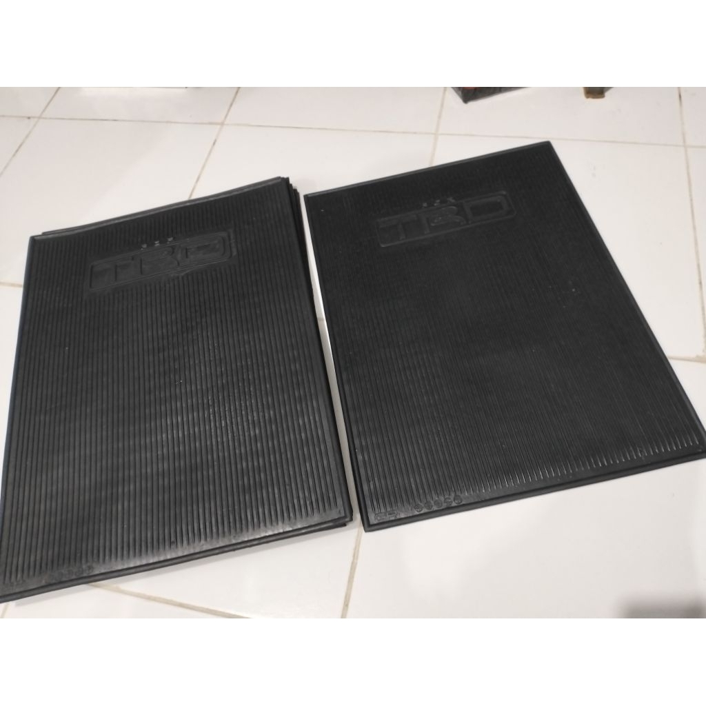 ebek truk atau alas karpet lantai mobil universal