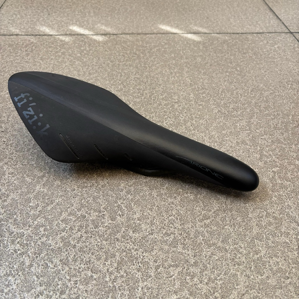Sadel Fizik Arione R1 Carbon Rail